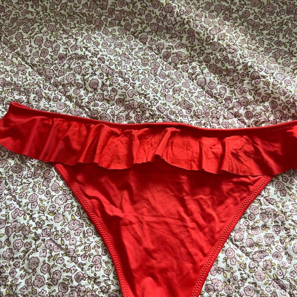 Red Ruffled Bikini Bottom H&M cheeky - Picture 3 of 3
